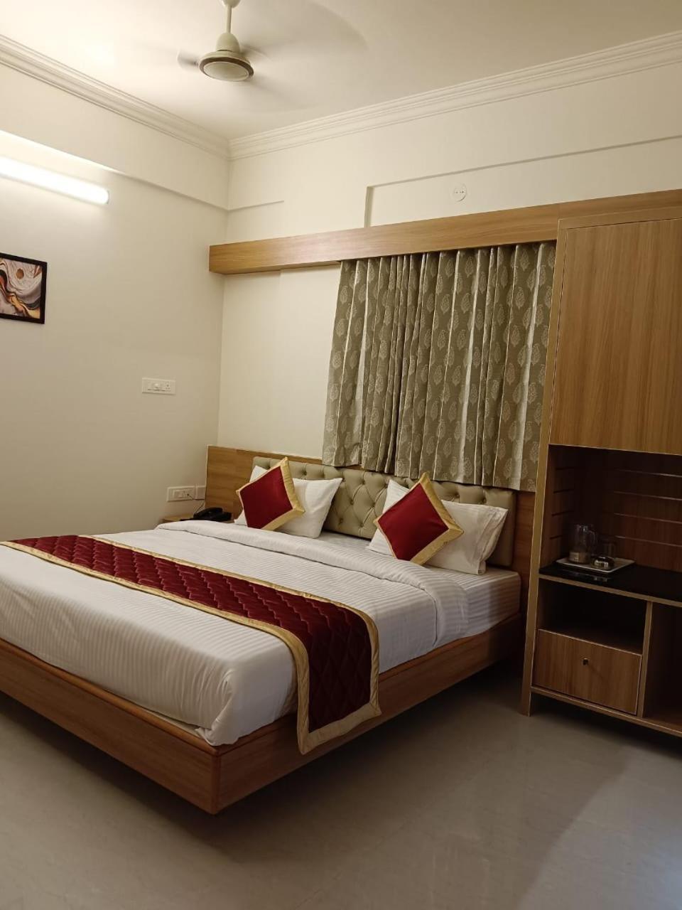 Krishna Inn Бенґалуру Екстер'єр фото