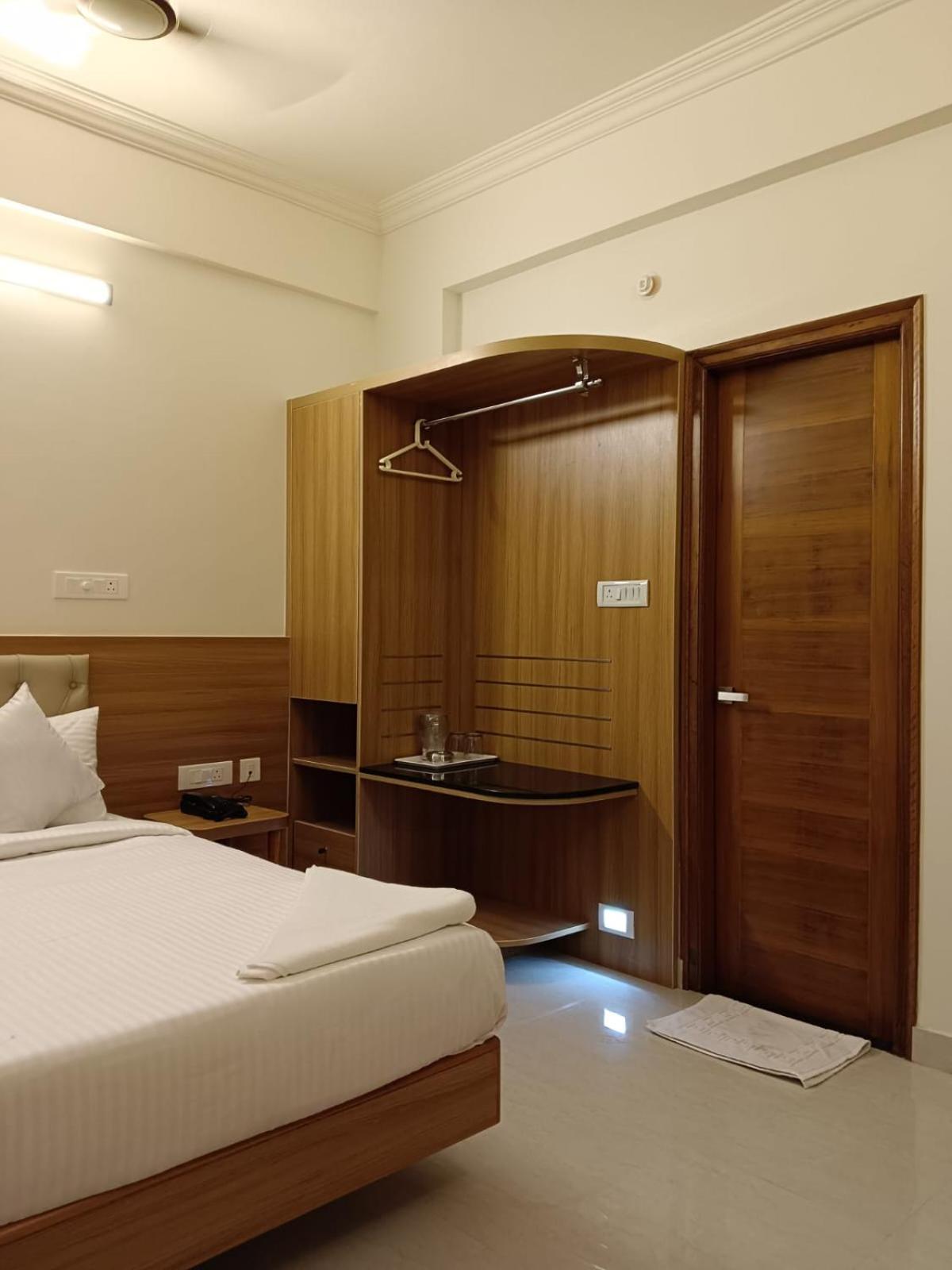 Krishna Inn Бенґалуру Екстер'єр фото